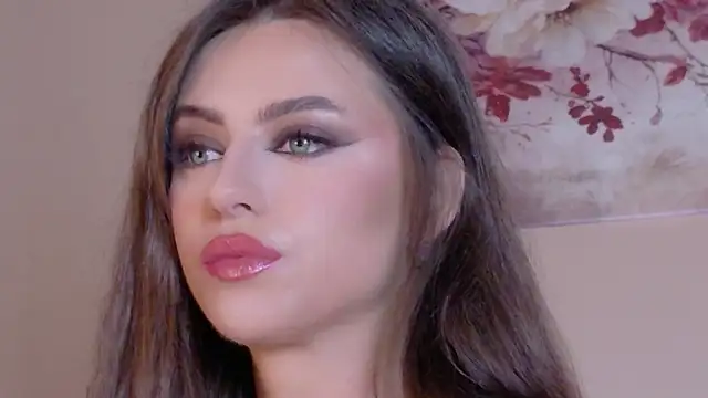 Snapshot of Sienna_Voss chatting on June 18, 2026, 10:14 pm Sienna Voss online show from June 18, 2026, 10:14 pm