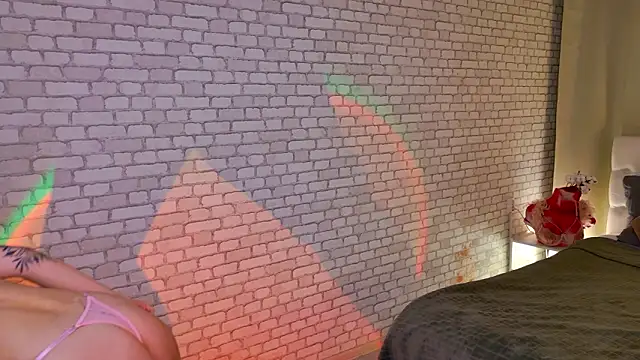 Snapshot of PhantomLace chatting on February 17, 2026, 9:32 pm PhantomLace online show from February 17, 2026, 9:32 pm