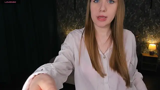 OdellaFrake online show from November 17, 2025, 8:36 pm