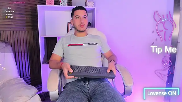 Axel grey  online show from November 18, 2025, 12:42 pm