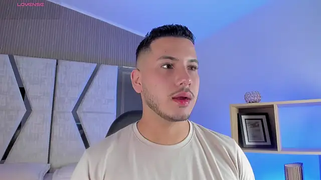 Snapshot of Axel_grey_ chatting on May 27, 2026, 12:24 pm Axel grey online show from May 27, 2026, 12:24 pm