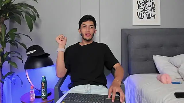 Tylerffoxx online show from June 18, 2026, 9:41 pm