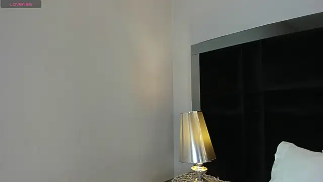 CarolineLee  online show from February 12, 2026, 10:38 pm