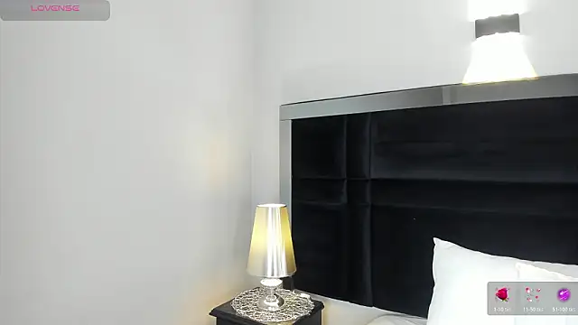 CarolineLee  online show from February 27, 2026, 10:32 pm