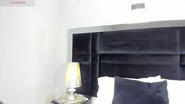 CarolineLee  online show from March 31, 2026, 10:32 pm