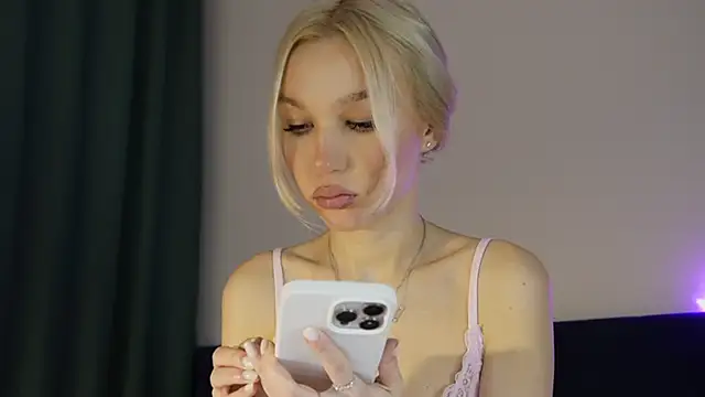 cuteleraay online show from February 6, 2026, 9:51 pm