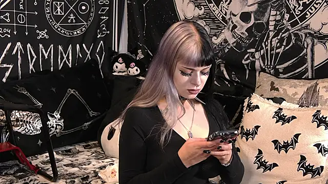 Paige Turner online show from May 8, 2026, 1:00 am
