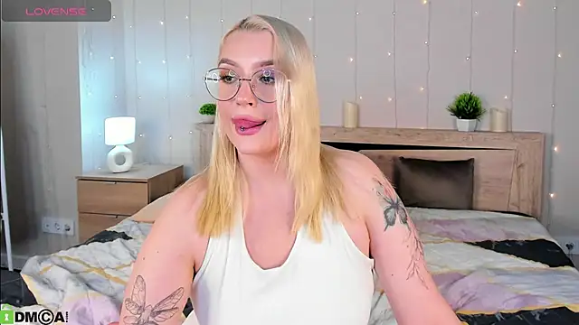 Vickie Nelsson online show from October 21, 2025, 9:10 am
