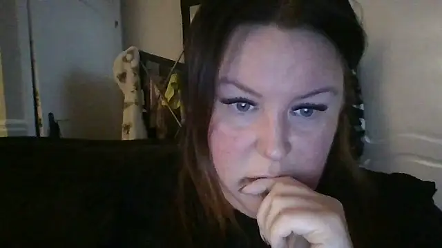 Snapshot of brunetslut chatting on November 9, 2025, 7:12 pm brunetslut online show from November 9, 2025, 7:12 pm