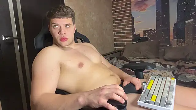 MusclePhantom online show from April 17, 2026, 8:34 pm