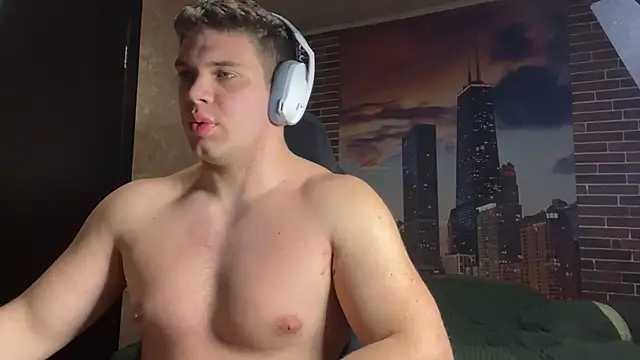 MusclePhantom online show from April 19, 2026, 8:44 pm