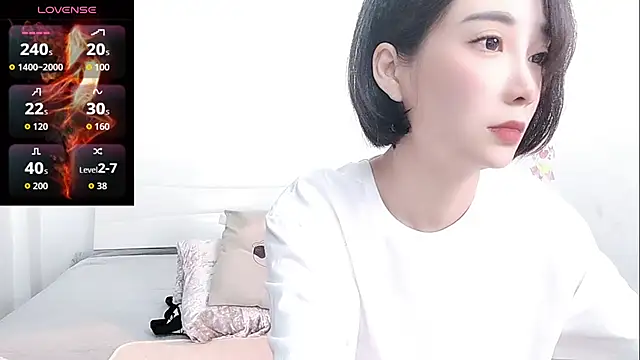 Snapshot of YIWA-2000 chatting on May 18, 2026, 4:07 am YIWA-2000 online show from May 18, 2026, 4:07 am