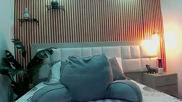 KattyBonnie online show from December 1, 2025, 7:41 pm