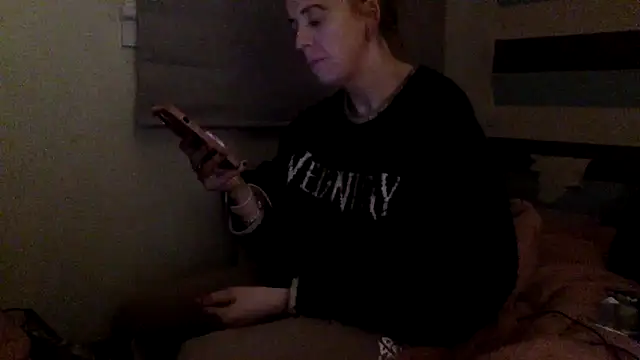 Snapshot of Bellababexox chatting on May 16, 2026, 12:07 am Bellababexox online show from May 16, 2026, 12:07 am