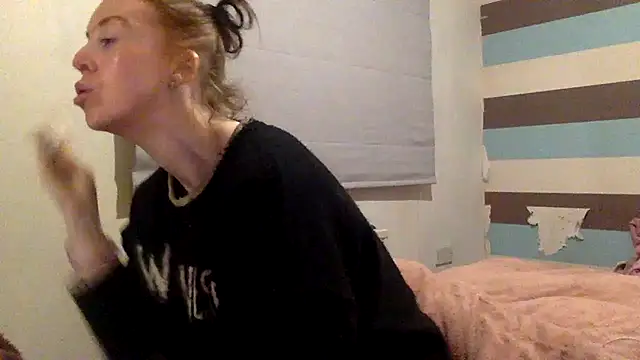 Snapshot of Bellababexox chatting on May 27, 2026, 1:02 am Bellababexox online show from May 27, 2026, 1:02 am
