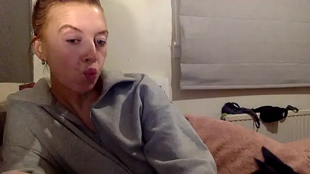 Snapshot of Bellababexox chatting on June 10, 2026, 12:11 am Bellababexox online show from June 10, 2026, 12:11 am