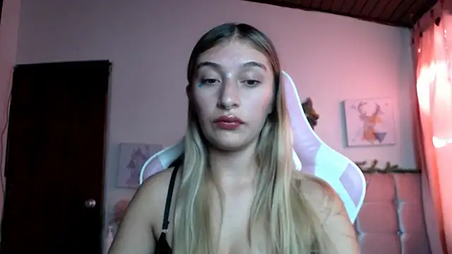 Snapshot of SophiaaLee chatting on April 24, 2026, 9:39 pm SophiaaLee online show from April 24, 2026, 9:39 pm