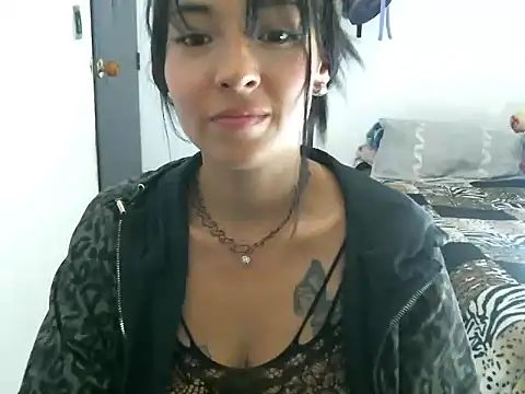 Snapshot of Thalia_220 chatting on September 8, 2025, 9:03 pm Thalia 220 online show from September 8, 2025, 9:03 pm