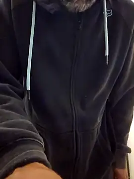 Snapshot of Stingles chatting on September 13, 2025, 9:47 pm Stingles online show from September 13, 2025, 9:47 pm