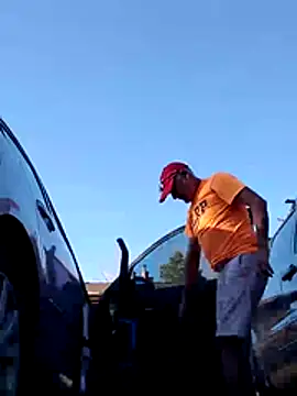 pareja-40-20 online show from April 4, 2026, 11:46 pm