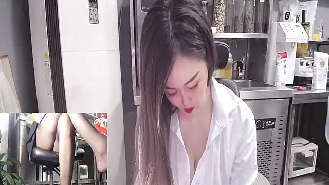 Eileen-L online show from September 14, 2025, 7:07 am