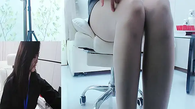 Eileen-L online show from December 19, 2025, 1:56 am