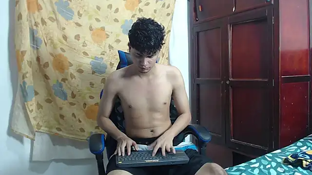 Snapshot of alice_julls chatting on June 24, 2026, 5:12 pm alice julls online show from June 24, 2026, 5:12 pm