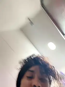 LuckyKhloe online show from November 4, 2025, 3:27 am