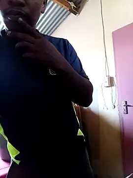 Snapshot of Hood_Bouy chatting on December 19, 2025, 8:21 am Hood Bouy online show from December 19, 2025, 8:21 am