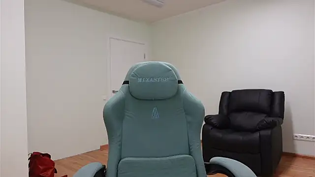 Laura Chaplin online show from October 25, 2025, 4:35 pm