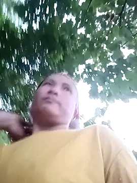 Snapshot of Love-Mama33 chatting on October 20, 2025, 10:38 am Love-Mama33 online show from October 20, 2025, 10:38 am