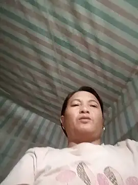 Love-Mama33 online show from October 25, 2025, 1:18 pm