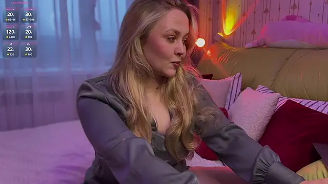 Estella Elwood online show from March 8, 2026, 12:52 am