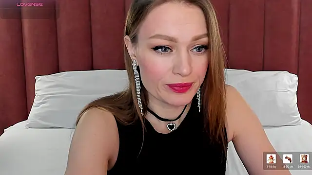 EvelynPoole online show from April 14, 2026, 1:44 am