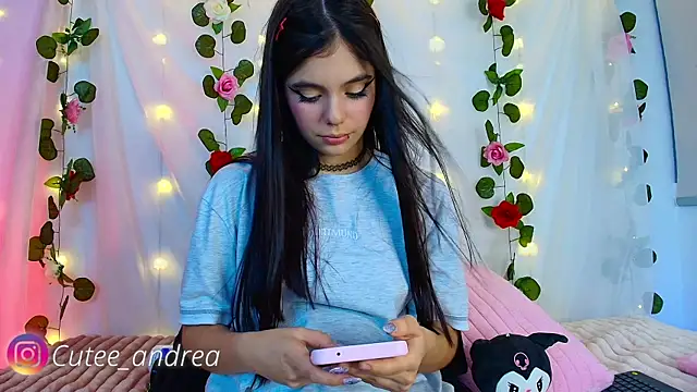 Snapshot of cutee_andrea chatting on October 24, 2025, 1:57 am cutee andrea online show from October 24, 2025, 1:57 am