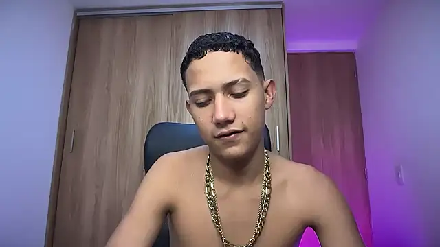 Snapshot of Toy_boy777 chatting on February 22, 2026, 12:12 am Toy boy777 online show from February 22, 2026, 12:12 am