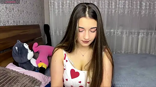 MaydaFarran online show from September 23, 2025, 7:39 pm