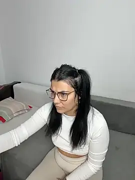 MiaKiittyy online show from October 1, 2025, 4:02 pm