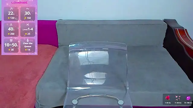 MiaKiittyy online show from October 17, 2025, 4:42 pm