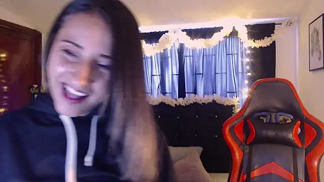 Snapshot of Sofia-mel chatting on October 4, 2025, 5:33 pm Sofia-mel online show from October 4, 2025, 5:33 pm