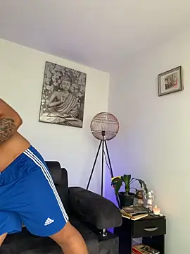 DeimonOficial online show from February 4, 2026, 8:36 pm