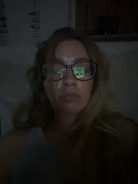 Snapshot of blondebaddi chatting on October 20, 2025, 4:35 am blondebaddi online show from October 20, 2025, 4:35 am