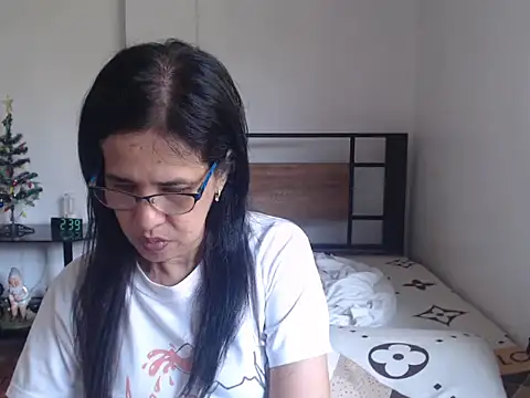 Snapshot of Prettysweetmum chatting on April 12, 2026, 6:40 am Prettysweetmum online show from April 12, 2026, 6:40 am