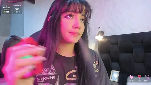 Snapshot of Darky_Doll chatting on December 3, 2025, 8:18 pm Darky Doll online show from December 3, 2025, 8:18 pm