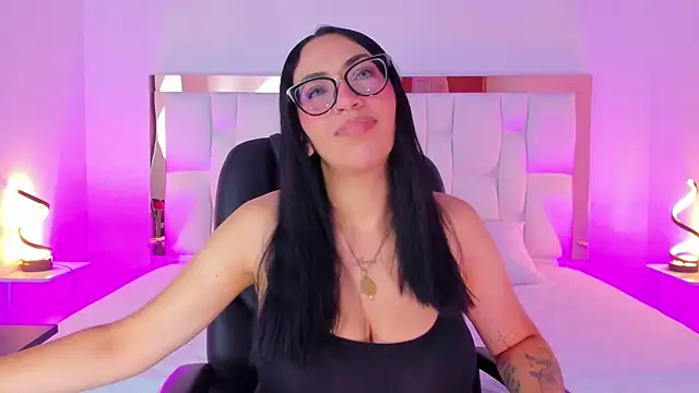 Snapshot of Camille_Juicy chatting on September 12, 2025, 12:38 pm Camille Juicy online show from September 12, 2025, 12:38 pm