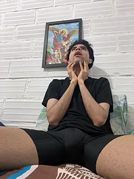 Snapshot of Axel-Mejia chatting on October 23, 2025, 1:43 pm Axel-Mejia online show from October 23, 2025, 1:43 pm