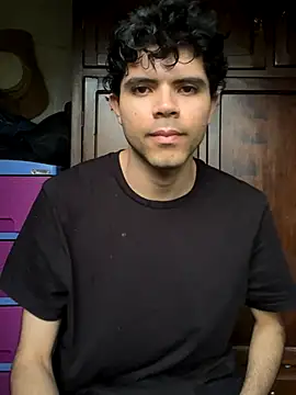 Snapshot of Axel-Mejia chatting on October 26, 2025, 9:42 pm Axel-Mejia online show from October 26, 2025, 9:42 pm