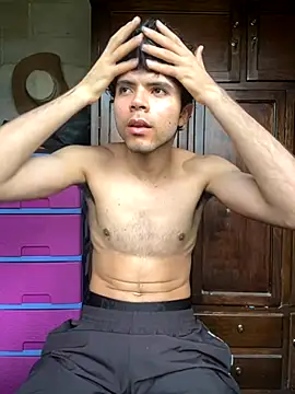 Snapshot of Axel-Mejia chatting on October 31, 2025, 7:04 pm Axel-Mejia online show from October 31, 2025, 7:04 pm