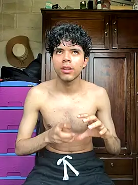 Snapshot of Axel-Mejia chatting on November 3, 2025, 7:15 pm Axel-Mejia online show from November 3, 2025, 7:15 pm