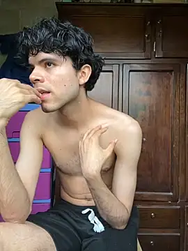 Snapshot of Axel-Mejia chatting on November 4, 2025, 12:59 pm Axel-Mejia online show from November 4, 2025, 12:59 pm